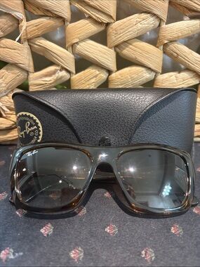 Ray-Ban Tortoiseshell Sunglasses with Dark Gray Lenses